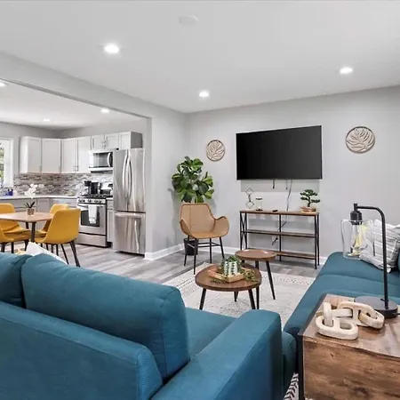 Lake Zurich Home With Fast Wi-Fi
